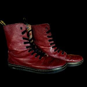 Dr Martens Oxblood 9-hole Stratford Boots